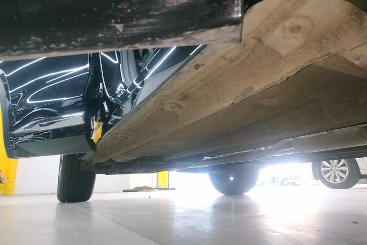 Used Geely Auto Monjaro L 2024 2.0TD DCT EVO Two-Wheel Drive Long-Range Version Right Side Sill