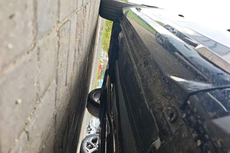 Used Geely Auto Monjaro L 2024 2.0TD DCT EVO Two-Wheel Drive Long-Range Version Right Side Sill