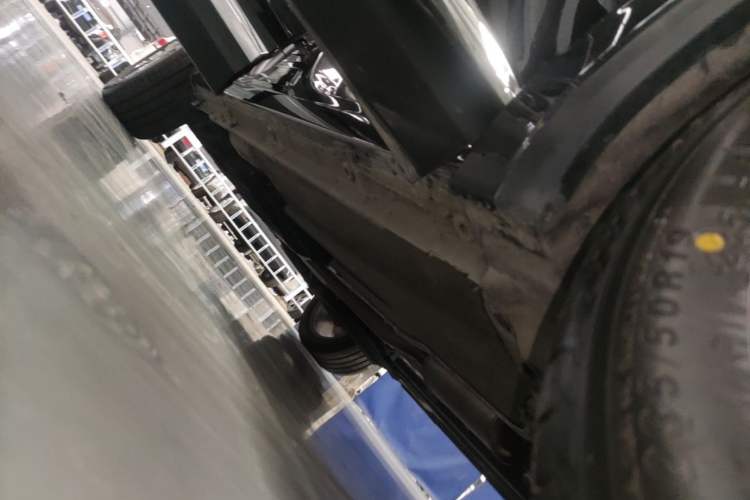 Used Geely Auto Monjaro L 2024 2.0TD DCT EVO Two-Wheel Drive Long-Range Version Right Side Sill