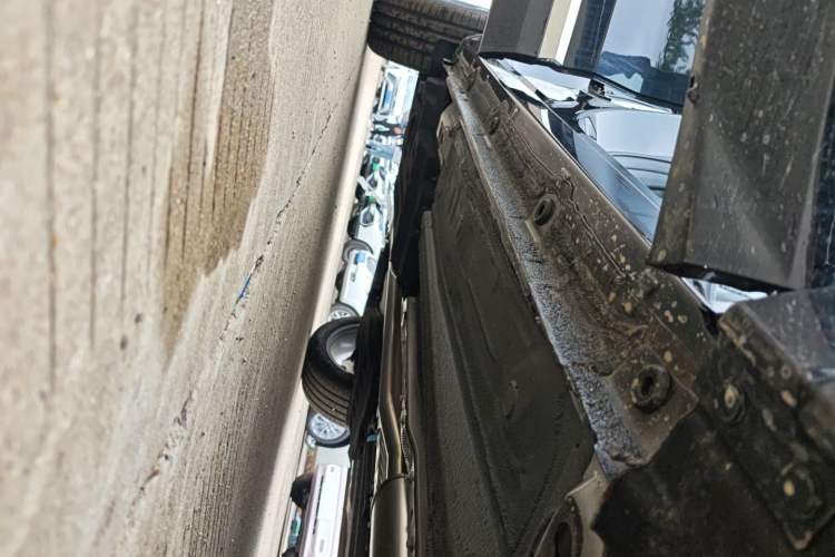 Used Geely Auto Monjaro L 2024 2.0TD DCT EVO Two-Wheel Drive Long-Range Version Right Side Sill