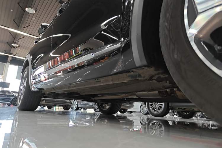 Used Geely Auto Monjaro L 2024 2.0TD DCT EVO Two-Wheel Drive Long-Range Version Right Side Sill