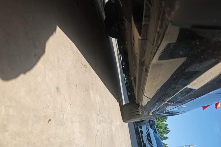 Used Geely Auto Monjaro L 2024 2.0TD DCT EVO Two-Wheel Drive Long-Range Version Right Side Sill