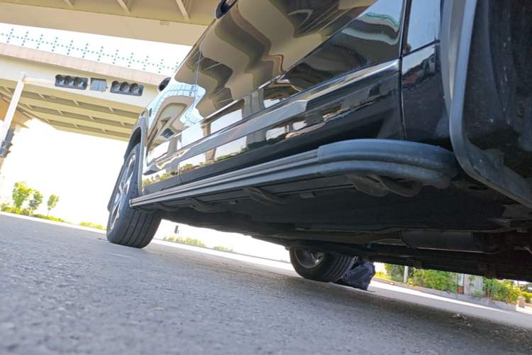 Used Geely Auto Monjaro L 2024 2.0TD DCT EVO Two-Wheel Drive Long-Range Version Right Side Sill