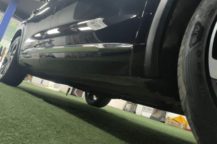 Used Geely Auto Monjaro L 2024 2.0TD High-Power Automatic Two-Wheel Drive Skyline Edition Right Side Sill