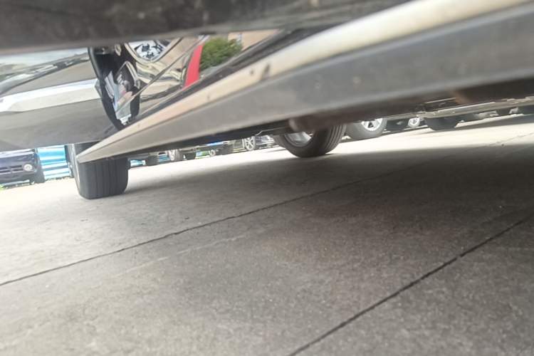Used Geely Auto Monjaro L 2024 2.0TD High-Power Automatic Two-Wheel Drive Yunqi Version Right Side Sill