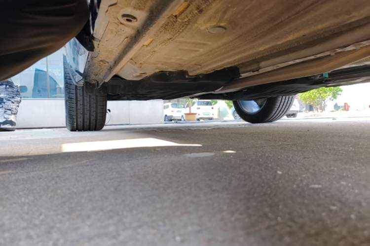 Used Geely Auto Monjaro L 2024 2.0TD DCT EVO Two-Wheel Drive Long-Range Version Right Side Sill