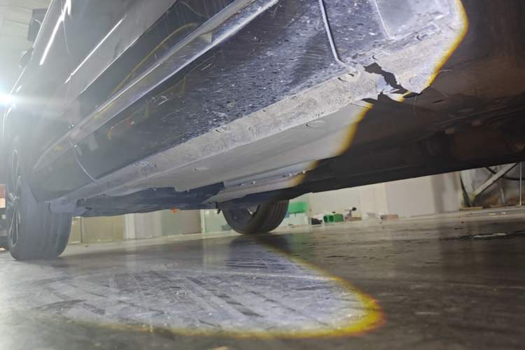 Used Geely Auto Monjaro L 2024 2.0TD High-Power Automatic Two-Wheel Drive Skyline Edition Right Side Sill