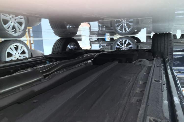 Used Geely Auto Monjaro L 2024 2.0TD DCT EVO Two-Wheel Drive Long-Range Version Right Side Sill