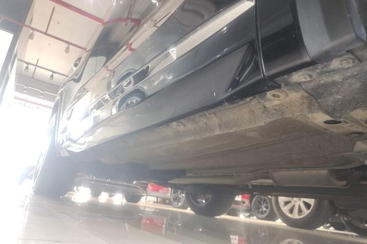 Used Geely Auto Monjaro L 2024 2.0TD DCT EVO Two-Wheel Drive Long-Range Version Right Side Sill