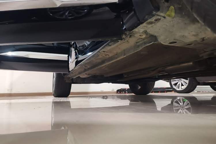 Used Geely Auto Monjaro L 2024 2.0TD DCT EVO Two-Wheel Drive Long-Range Version Right Side Sill