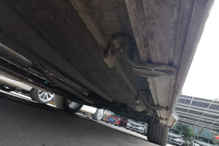 Used Geely Auto Monjaro L 2024 2.0TD DCT EVO Two-Wheel Drive Long-Range Version Right Side Sill