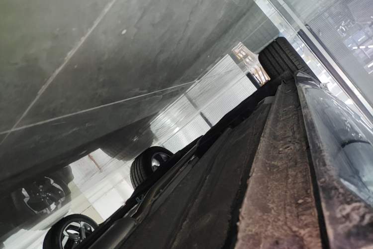 Used Geely Auto Monjaro L 2024 2.0TD DCT EVO Two-Wheel Drive Long-Range Version Right Side Sill