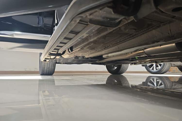 Used Geely Auto Monjaro L 2024 2.0TD DCT EVO Two-Wheel Drive Long-Range Version Right Side Sill