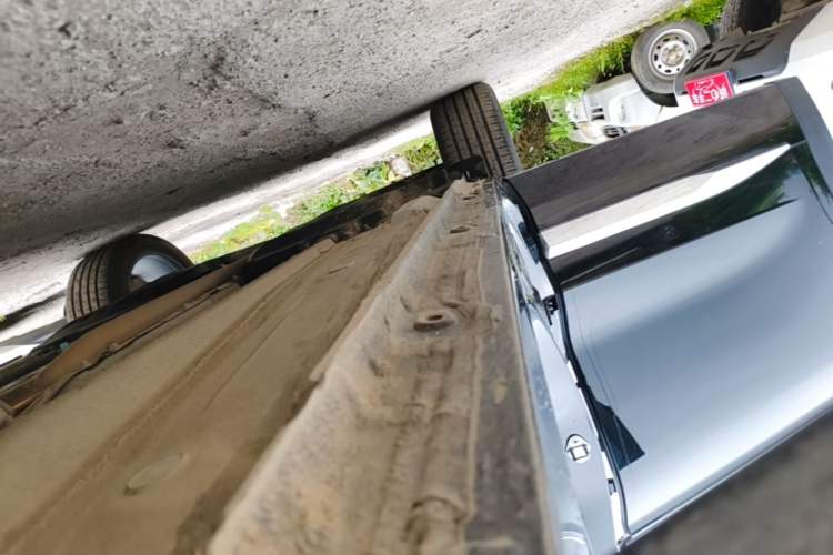 Used Geely Auto Monjaro L 2024 2.0TD DCT EVO Two-Wheel Drive Long-Range Version Right Side Sill