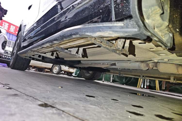 Used Geely Auto Monjaro L 2024 2.0TD DCT EVO Two-Wheel Drive Long-Range Version Right Side Sill