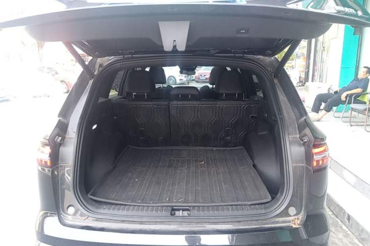 Used Geely Auto Monjaro L 2024 2.0TD DCT EVO Two-Wheel Drive Prestige Version Trunk