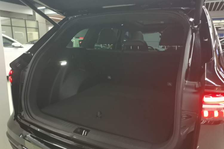 Used Geely Auto Monjaro L 2024 2.0TD High-Power Automatic Two-Wheel Drive Skyline Edition Trunk