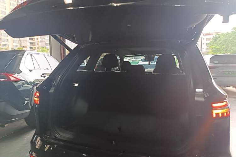Used Geely Auto Monjaro L 2024 2.0TD DCT EVO Two-Wheel Drive Long-Range Version Trunk