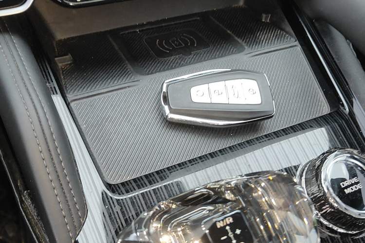 Used Geely Auto Monjaro L 2024 2.0TD High-Power Automatic Two-Wheel Drive Yunqi Version Vehicle Key