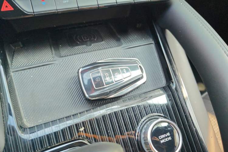 Used Geely Auto Monjaro L 2024 2.0TD High-Power Automatic Two-Wheel Drive Skyline Edition Vehicle Key