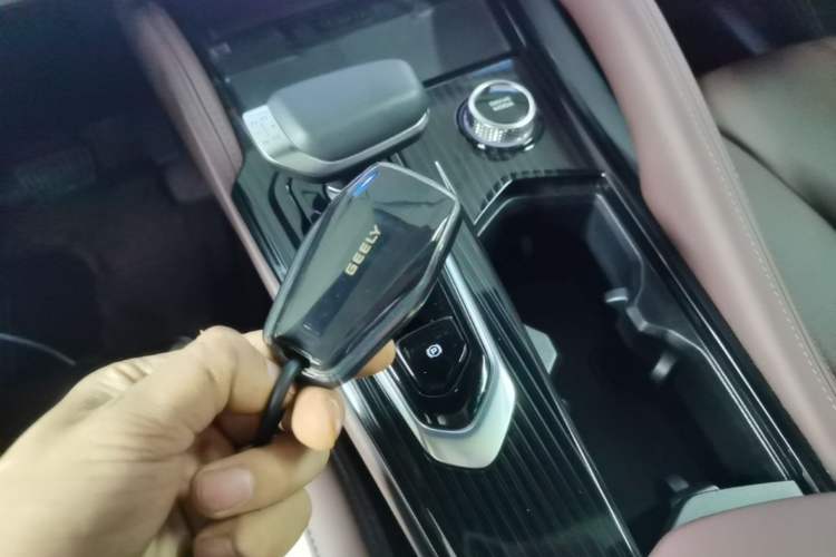 Used Geely Auto Monjaro L 2024 2.0TD High-Power Automatic Two-Wheel Drive Yunqi Version Vehicle Key