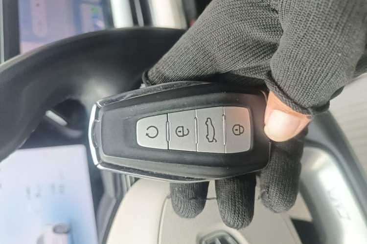Used Geely Auto Monjaro L 2024 2.0TD High-Power Automatic Two-Wheel Drive Yunqi Version Vehicle Key