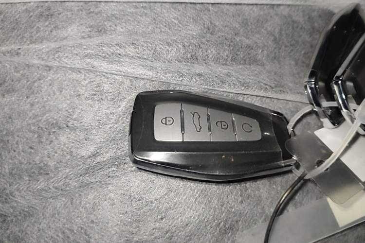 Used Geely Auto Monjaro L 2024 2.0TD DCT EVO Two-Wheel Drive Long-Range Version Vehicle Key