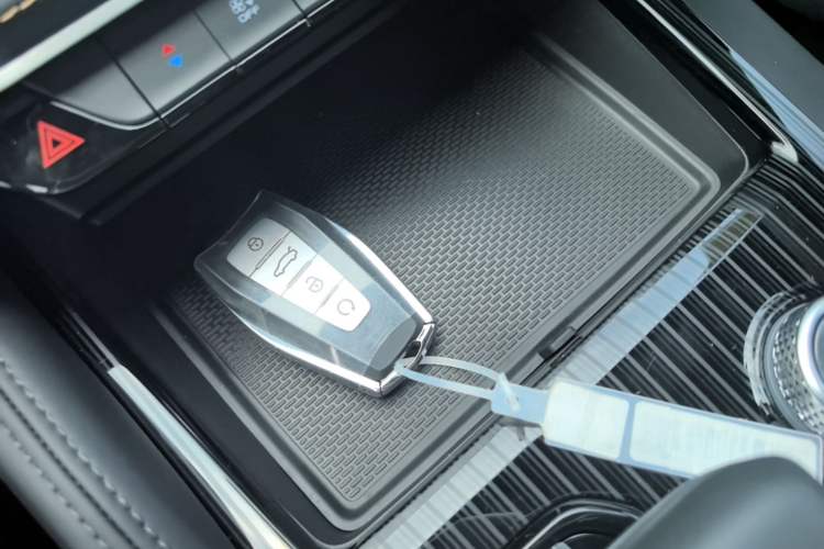 Used Geely Auto Monjaro L 2024 2.0TD DCT EVO Two-Wheel Drive Long-Range Version Vehicle Key