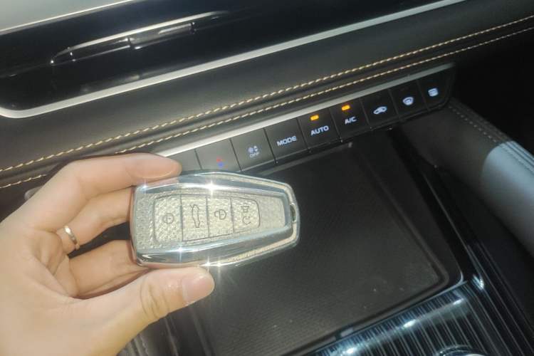 Used Geely Auto Monjaro L 2024 2.0TD DCT EVO Two-Wheel Drive Long-Range Version Vehicle Key