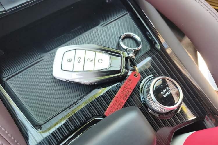 Used Geely Auto Monjaro L 2024 2.0TD High-Power Automatic Two-Wheel Drive Yunqi Version Vehicle Key