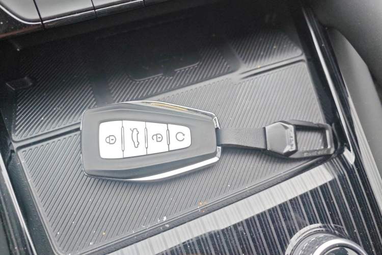 Used Geely Auto Monjaro L 2024 2.0TD High-Power Automatic Two-Wheel Drive Skyline Edition Vehicle Key