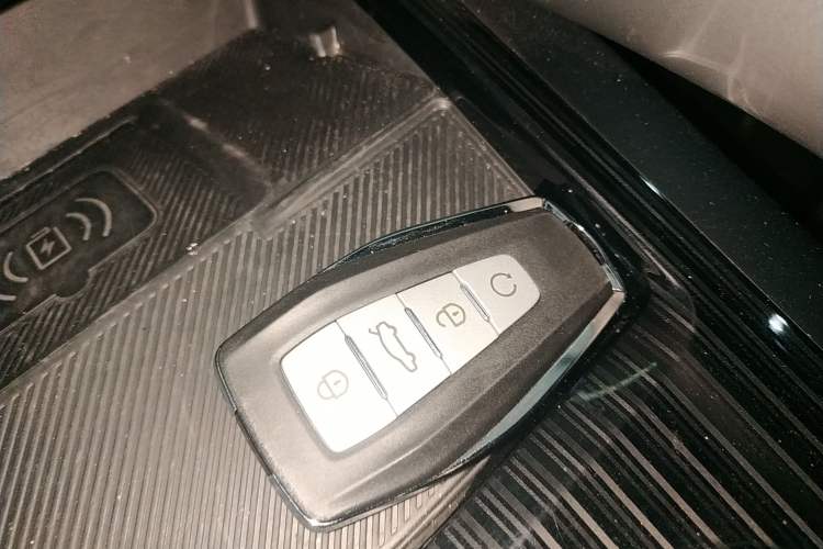 Used Geely Auto Monjaro L 2024 2.0TD High-Power Automatic Two-Wheel Drive Skyline Edition Vehicle Key