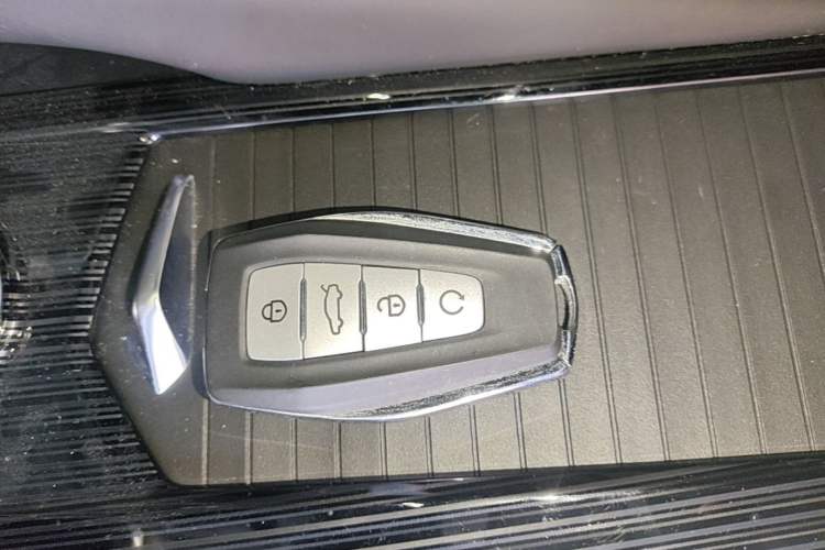 Used Geely Auto Monjaro L 2024 2.0TD DCT EVO Two-Wheel Drive Long-Range Version Vehicle Key
