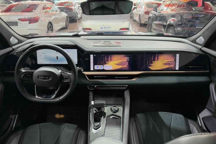 Used Geely Auto Monjaro L 2024 2.0TD High-Power Automatic Two-Wheel Drive Skyline Edition Audio And AC Panel
