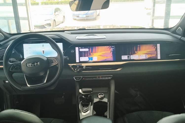 Used Geely Auto Monjaro L 2024 2.0TD High-Power Automatic Two-Wheel Drive Skyline Edition Center Console