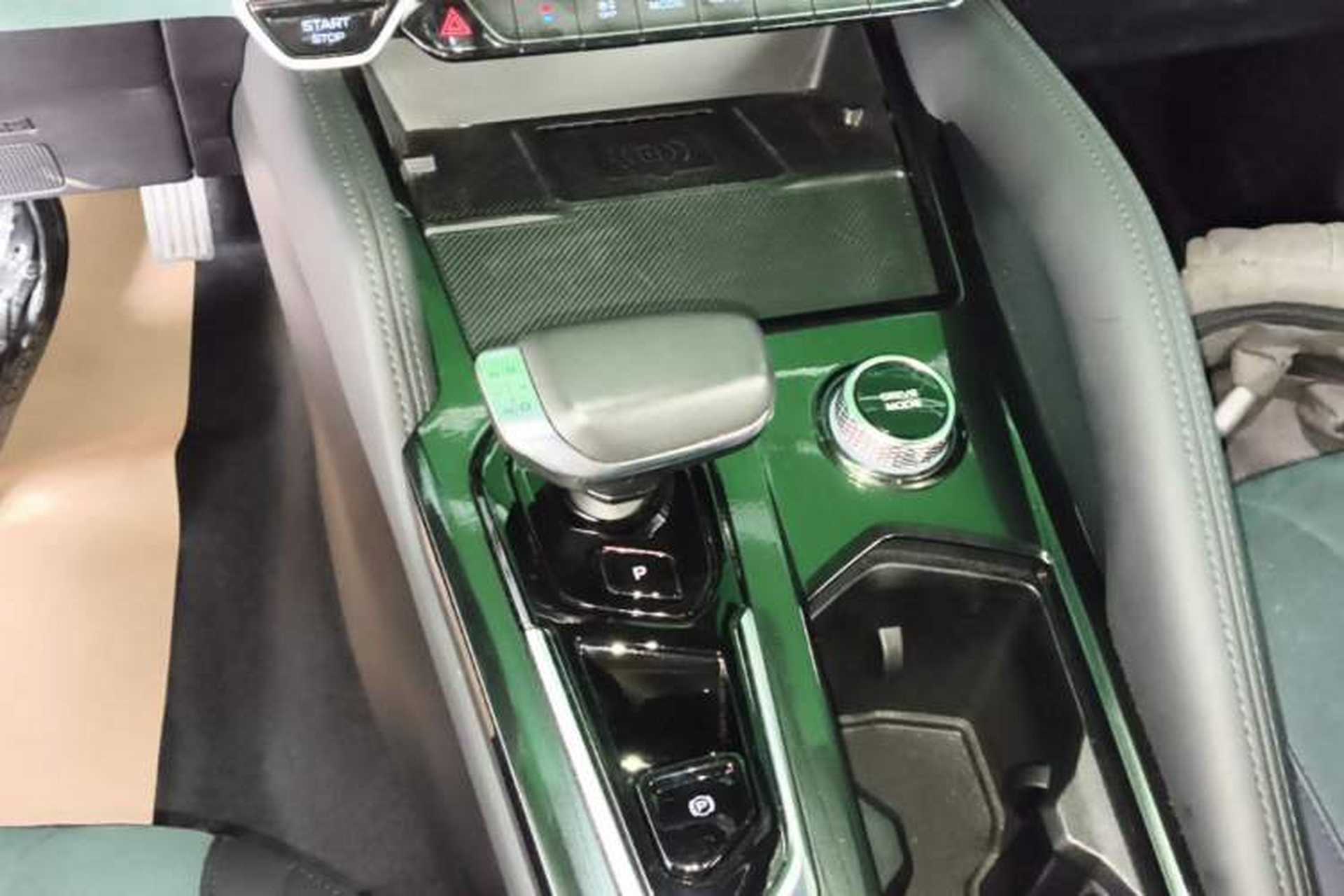 Used Geely Auto Monjaro L 2024 2.0TD High-Power Automatic Two-Wheel Drive Yunqi Version Gear Lever