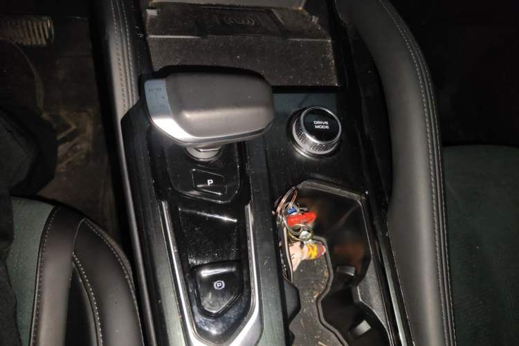 Used Geely Auto Monjaro L 2024 2.0TD High-Power Automatic Two-Wheel Drive Skyline Edition Gear Lever