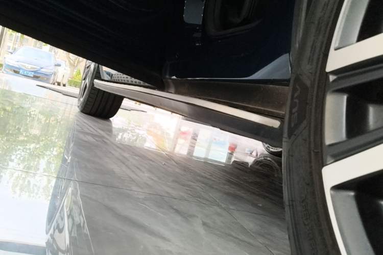 Used Geely Auto Monjaro L 2024 2.0TD High-Power Automatic Two-Wheel Drive Skyline Edition Left Side Sill