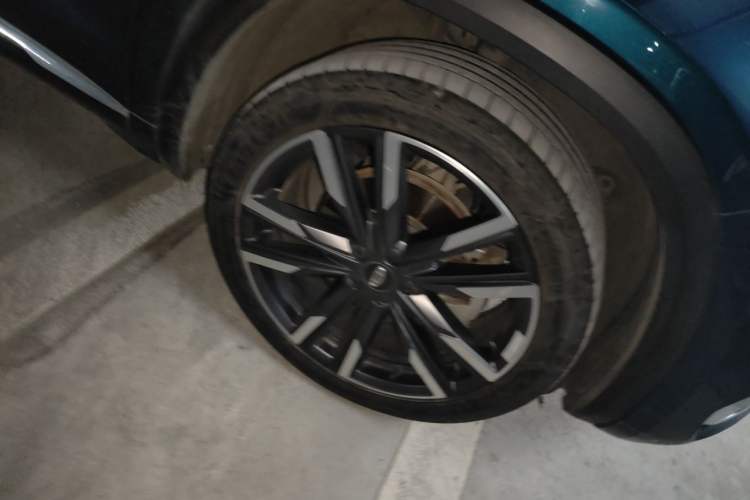 Used Geely Auto Monjaro L 2024 2.0TD High-Power Automatic Two-Wheel Drive Skyline Edition Right Front Wheel Hub