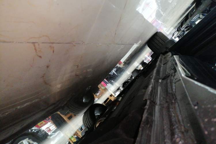 Used Geely Auto Monjaro L 2024 2.0TD DCT EVO Two-Wheel Drive Long-Range Version Right Side Sill