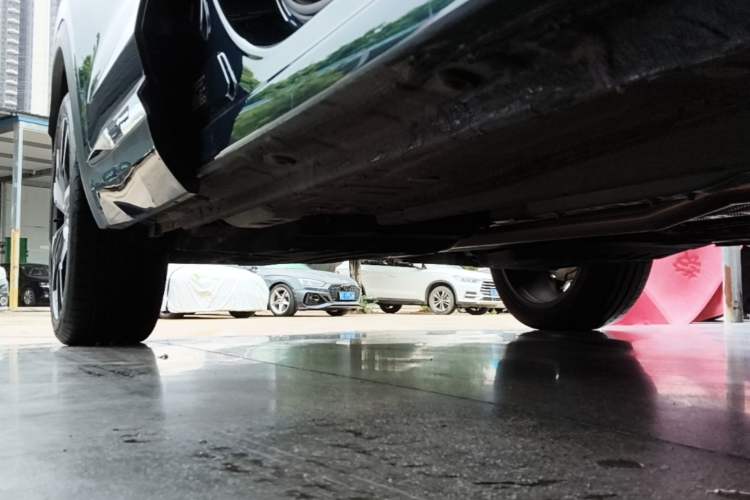 Used Geely Auto Monjaro L 2024 2.0TD High-Power Automatic Two-Wheel Drive Yunqi Version Right Side Sill