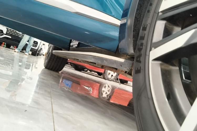 Used Geely Auto Monjaro L 2024 2.0TD High-Power Automatic Two-Wheel Drive Skyline Edition Right Side Sill
