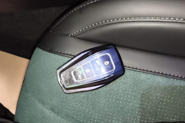 Used Geely Auto Monjaro L 2024 2.0TD High-Power Automatic Two-Wheel Drive Yunqi Version Vehicle Key