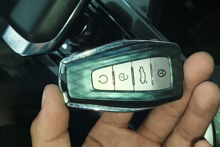 Used Geely Auto Monjaro L 2024 2.0TD High-Power Automatic Two-Wheel Drive Skyline Edition Vehicle Key