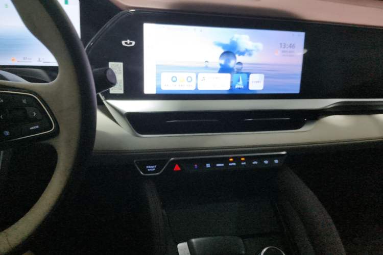 Used Geely Auto Monjaro L 2024 2.0TD High-Power Automatic Two-Wheel Drive Yunqi Version Audio And AC Panel