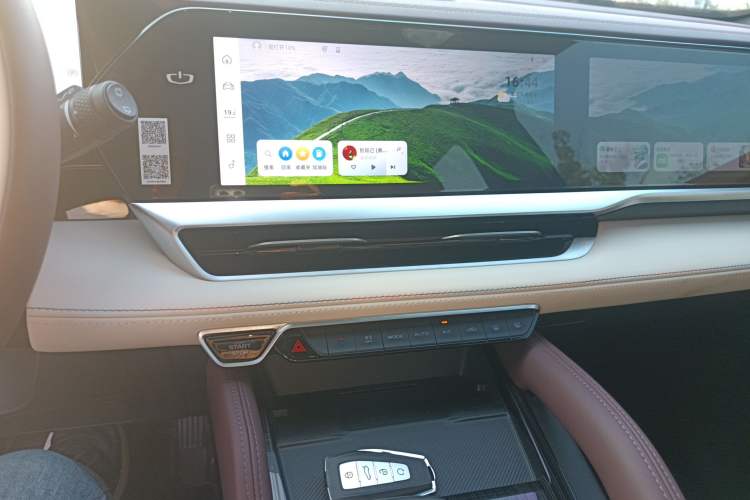 Used Geely Auto Monjaro L 2024 2.0TD High-Power Automatic Two-Wheel Drive Yunqi Version Audio And AC Panel