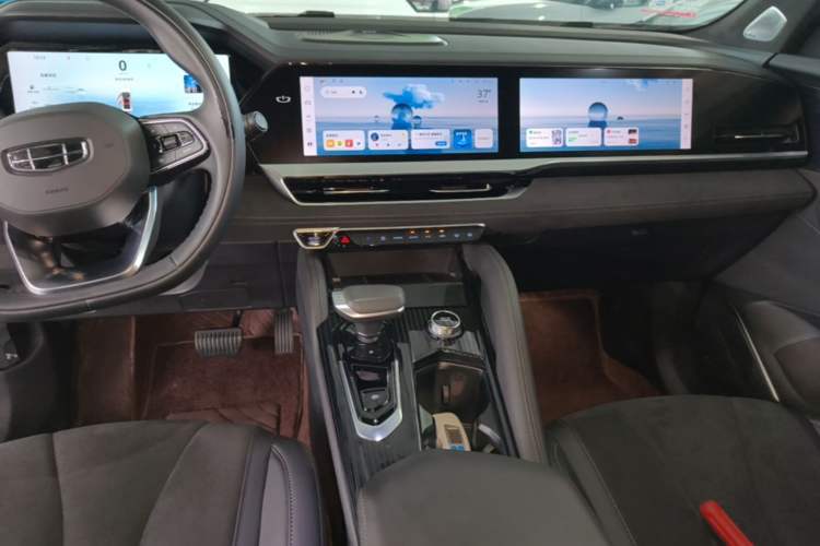 Used Geely Auto Monjaro L 2024 2.0TD High-Power Automatic Two-Wheel Drive Skyline Edition Audio And AC Panel