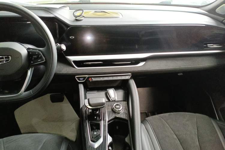 Used Geely Auto Monjaro L 2024 2.0TD High-Power Automatic Two-Wheel Drive Skyline Edition Audio And AC Panel