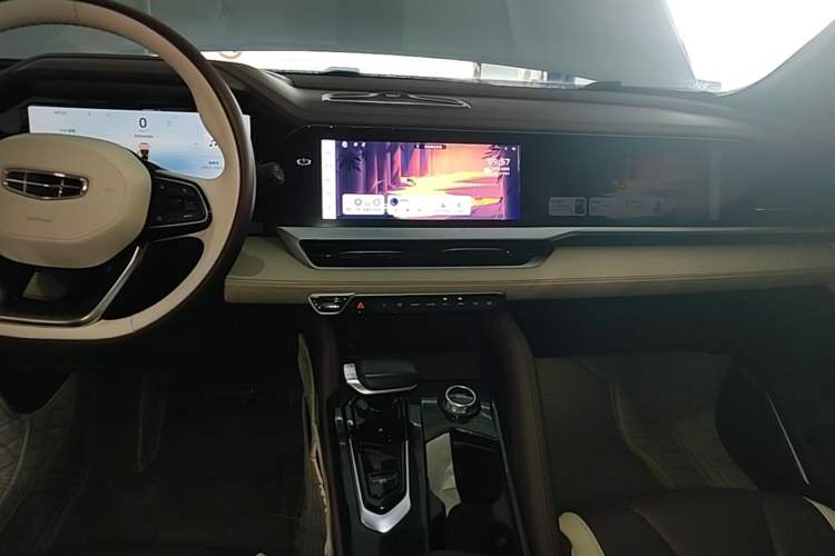 Used Geely Auto Monjaro L 2024 2.0TD High-Power Automatic Two-Wheel Drive Yunqi Version Audio And AC Panel