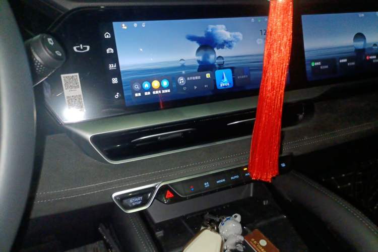 Used Geely Auto Monjaro L 2024 2.0TD High-Power Automatic Two-Wheel Drive Skyline Edition Audio And AC Panel